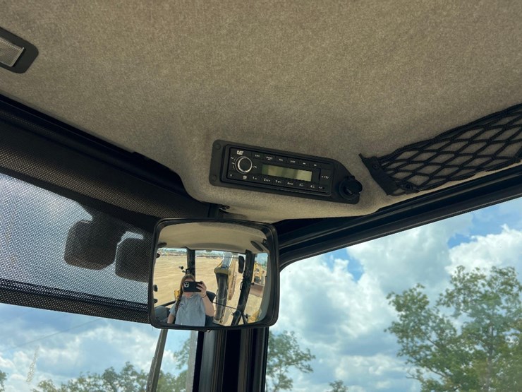 2021-caterpillar-420-image-39