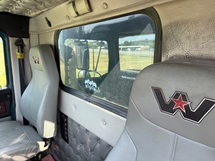 western-star-4900-image-17