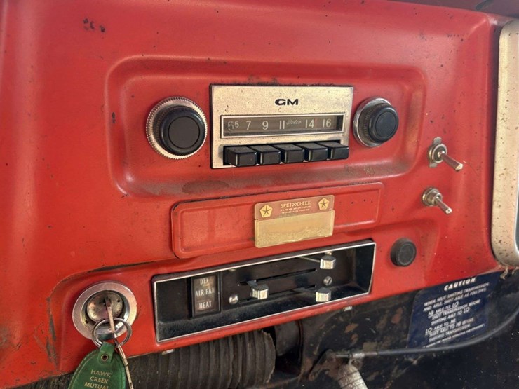 1967-chevy-c50-grain-truck,-tandem-axle-with-hyd-lift-tag-axle,-350-v8,-4+2,-8.25-20-tires,-17.5’-wo-image-27