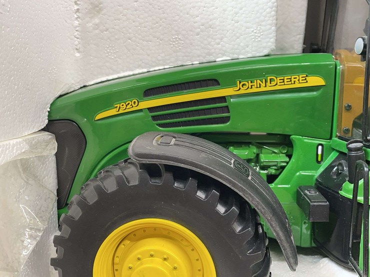 1/16-john-deere-7920-collector-nib-ertl-image-9