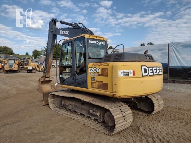 2010-deere-120d-image-51