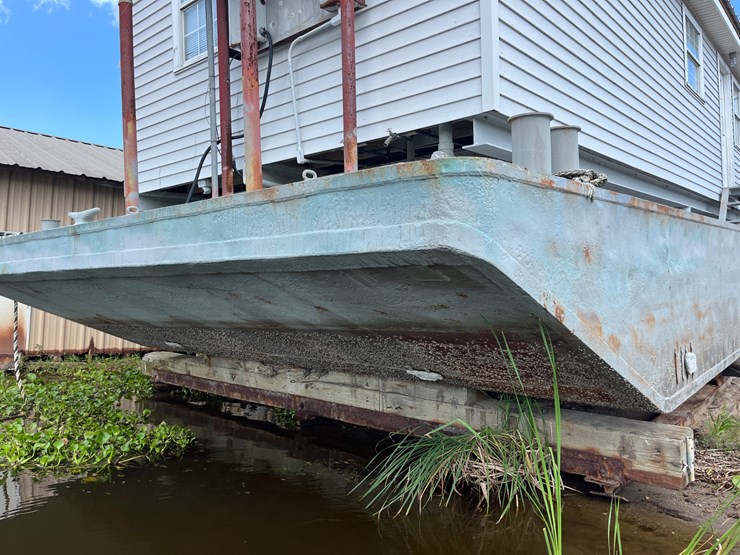 #105-•-living-quarters-barge-image-8