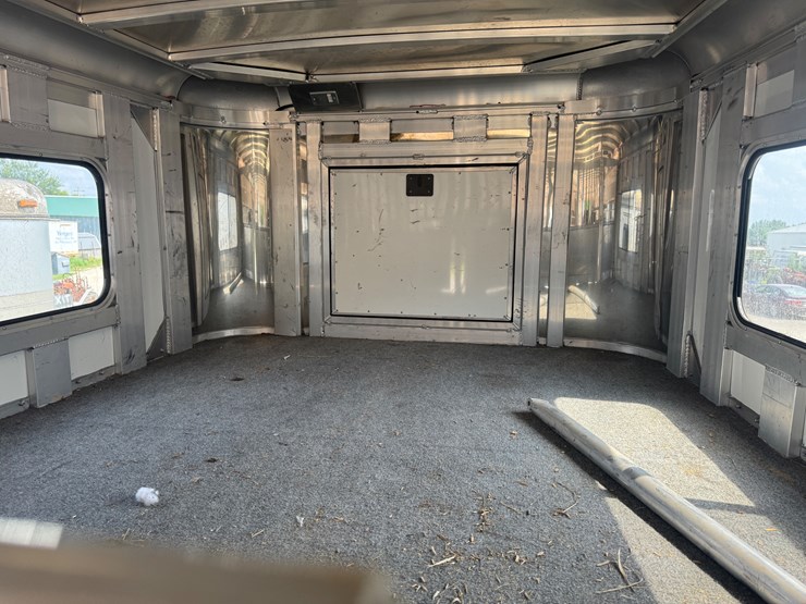 #6300-•-2014-dalton-manufacturing-adams-gooseneck-4-horse-straight-lead-aluminum-horse-trailer,-(sells-w...-image-12