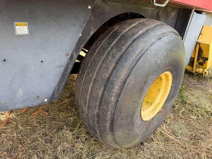 new-holland-590-image-27