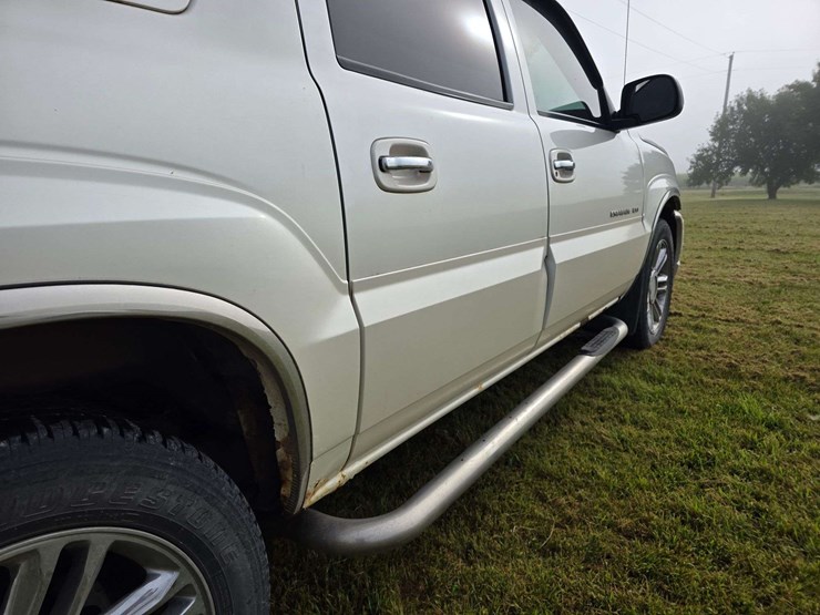 2003-cadillac-escalade-image-33