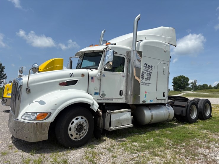 2010-peterbilt-386-image-1
