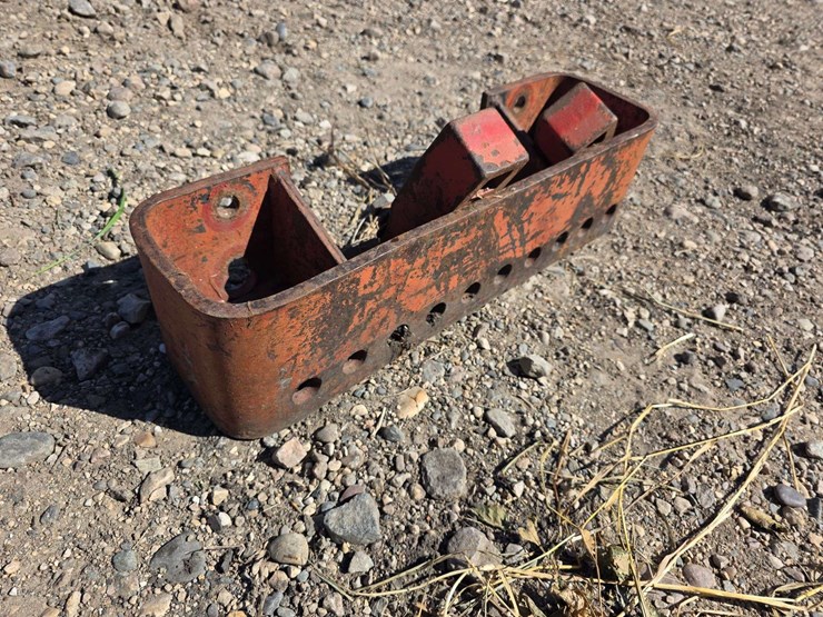 weight-bracket-off-a-66-series-international-tractor-image-5