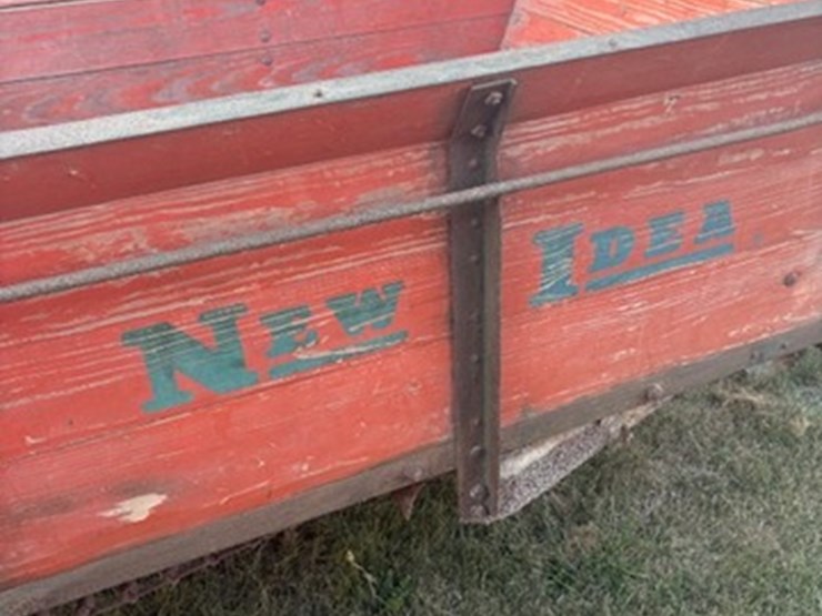 new-idea-12a-manure-spreader-image-7
