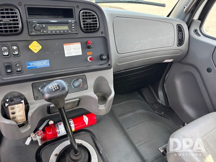 2006-freightliner-business-class-(dr12083)-image-59