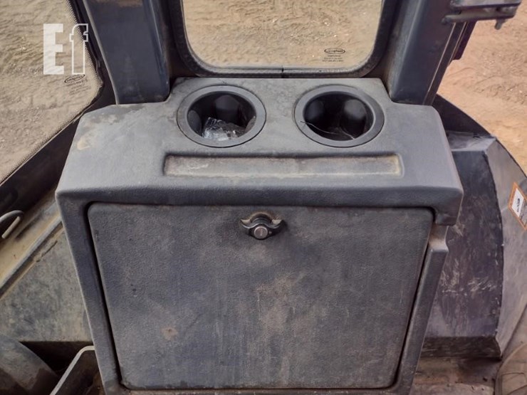 2020-deere-410l-image-14