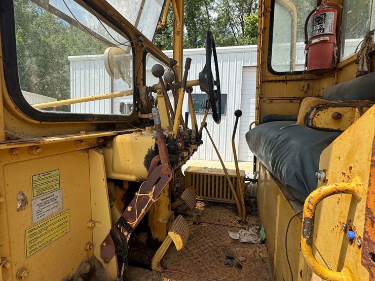 caterpillar-120-image-27