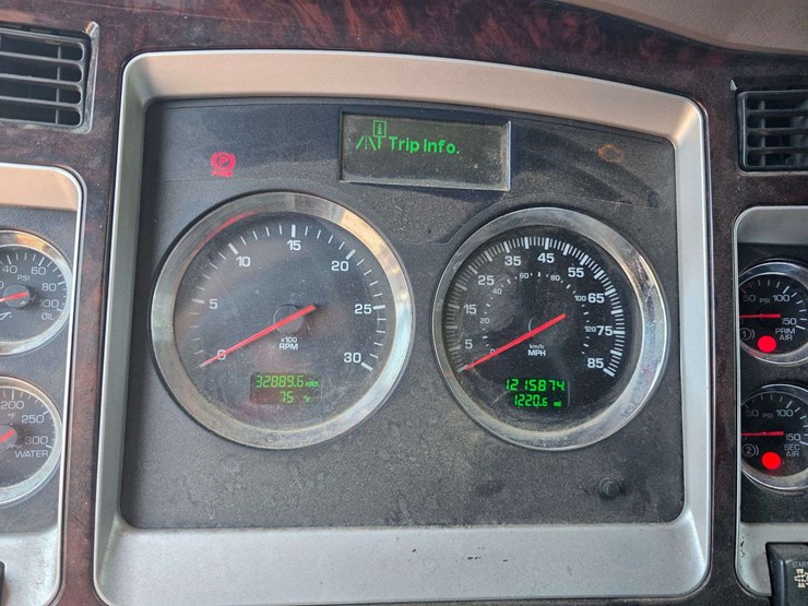 2013-kenworth-t660-image-41