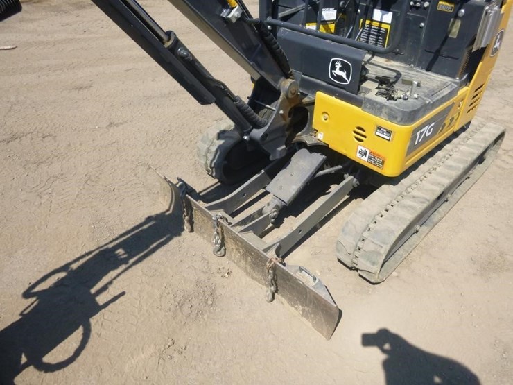2022-deere-17g-image-14