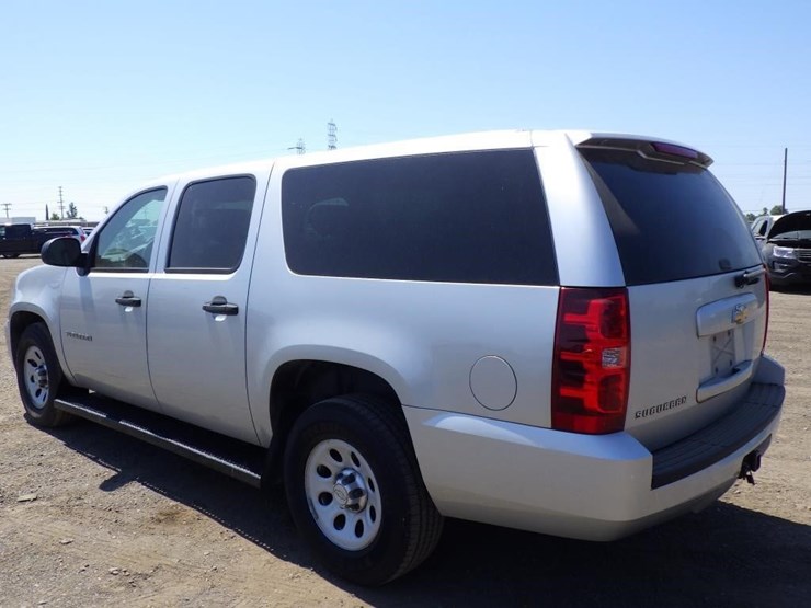 2010-chevrolet-suburban-image-4