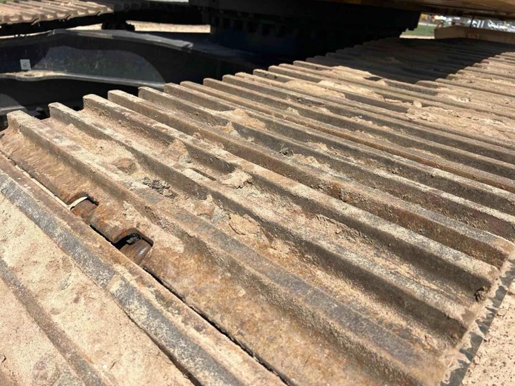 2019-caterpillar-330gc-image-32