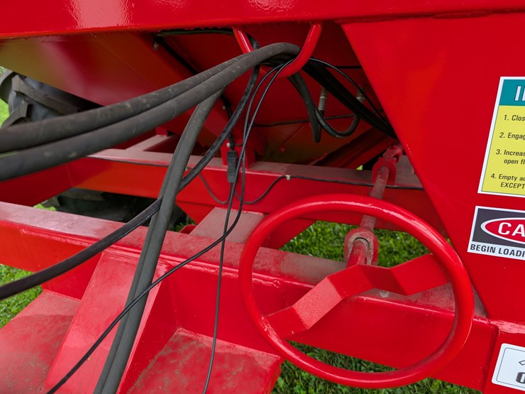 #2987-•-e-z-trail-550-unloading-grain-cart-image-15