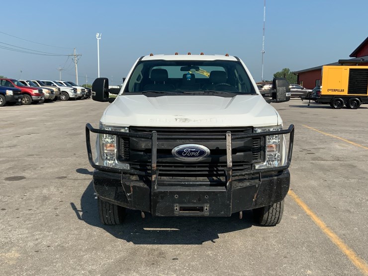 2017-ford-f350-xl-image-8