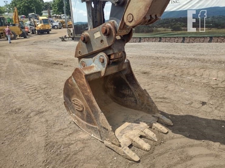 2019-deere-135g-image-16