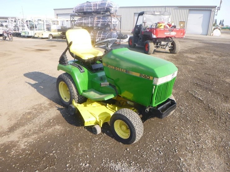 john-deere-240-image-2