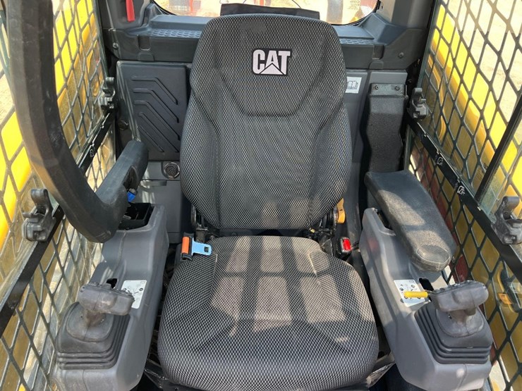 2024-caterpillar-255-skid-steer-image-27