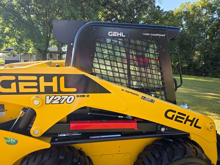 2019-gehl-v270-image-36