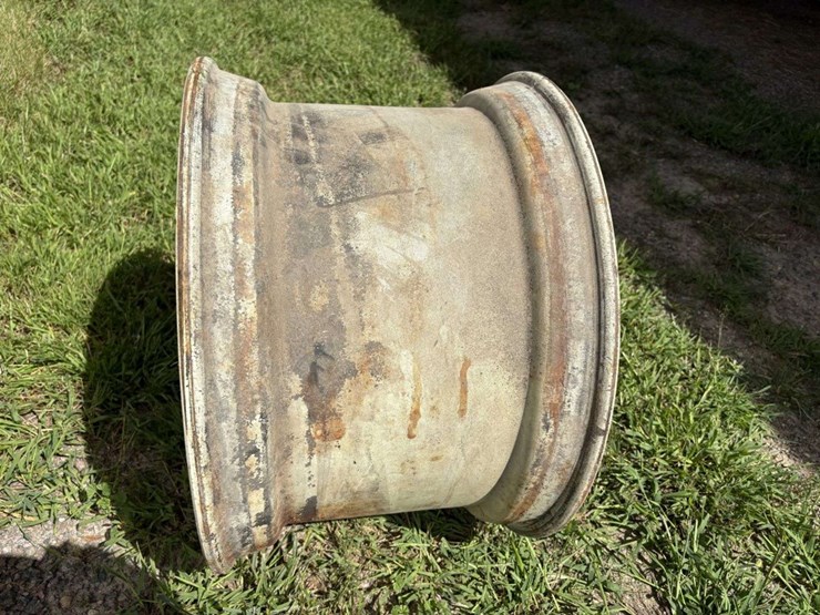 8-bolt-ag-rim,-13.5x22.5,-6”-center-image-3