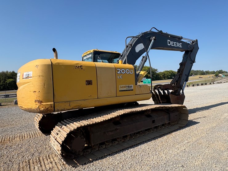 deere-200d-lc-image-3