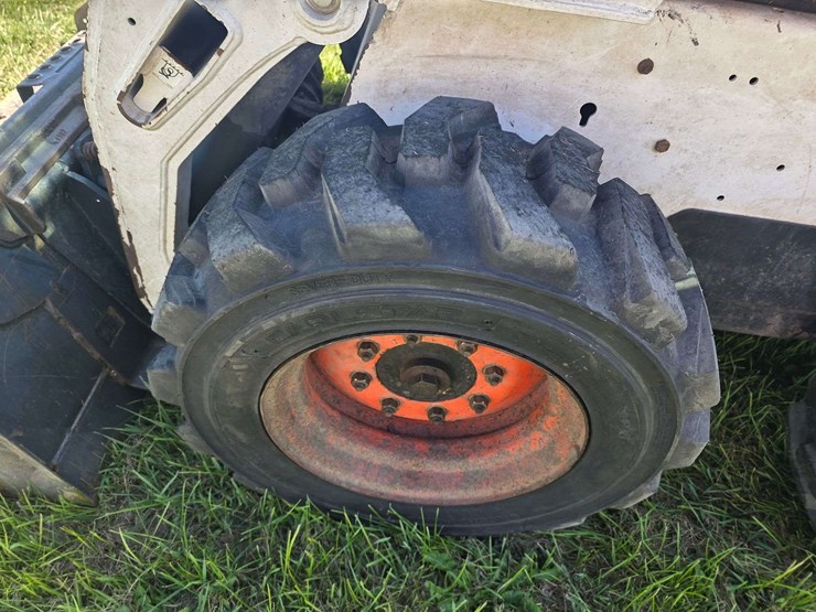 2010-bobcat-s185-image-35