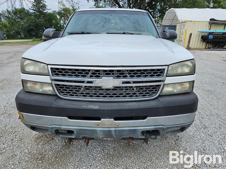 2005-chevrolet-silverado-2500hd-image-2