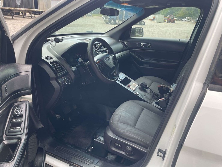 2018-ford-explorer-image-11