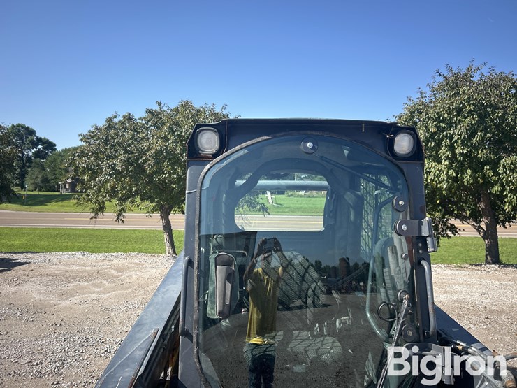 2013-deere-323d-image-11