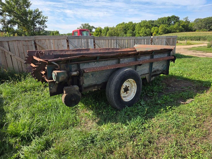 lorenz-10’-x-4’-single-axle-manure-spreader-image-4