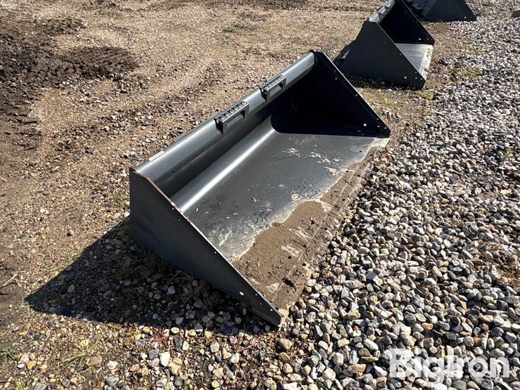 bobcat-68”-heavy-duty-skid-steer-bucket-image-3