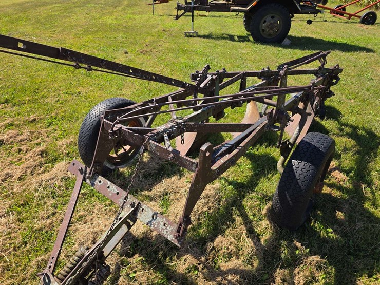 john-deere-3-bottom-plow-image-5