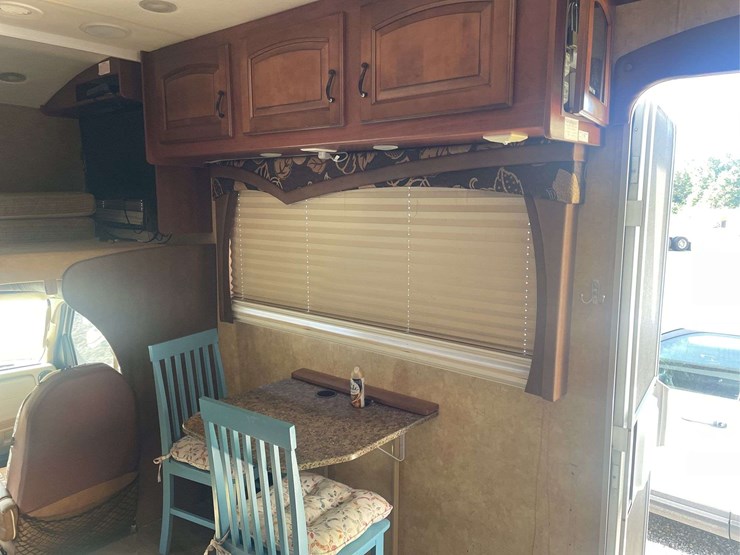 2010-ford-e450-image-13