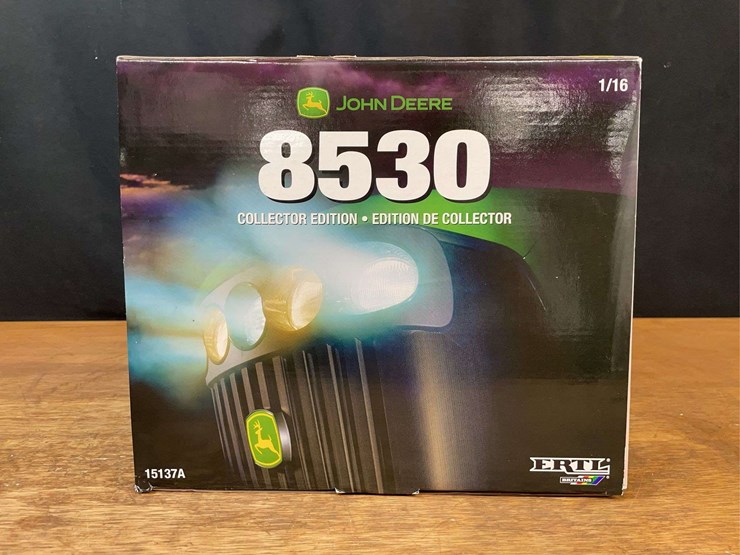 1/16-john-deere-8530-collector-nib-ertl-image-3