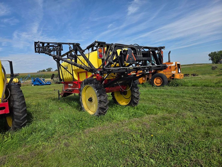 gregson-sprayer,-60’-boom,-adjustable-axles,-1000-gallon-tank,-100-gallon-rinse-tank,-12.4-x-38”-tir-image-7