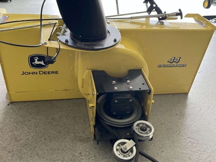 2021-john-deere-44-image-3