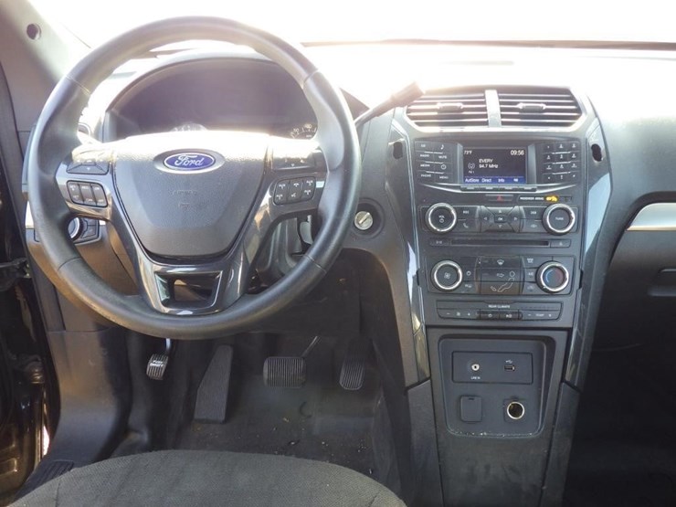 2017-ford-explorer-image-9