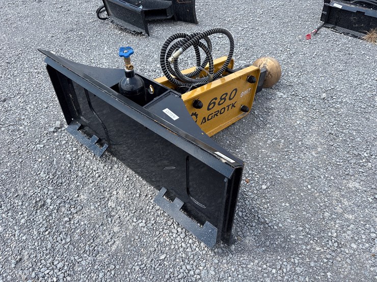 #28435-•-agrotk-680-post-driver-image-3