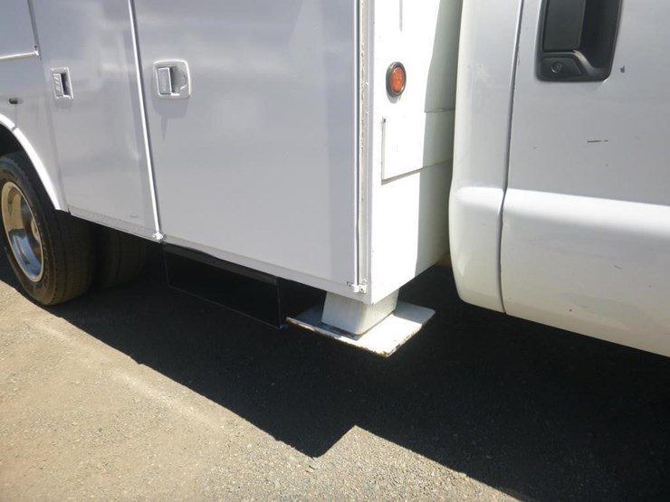 2011-ford-f550-image-17