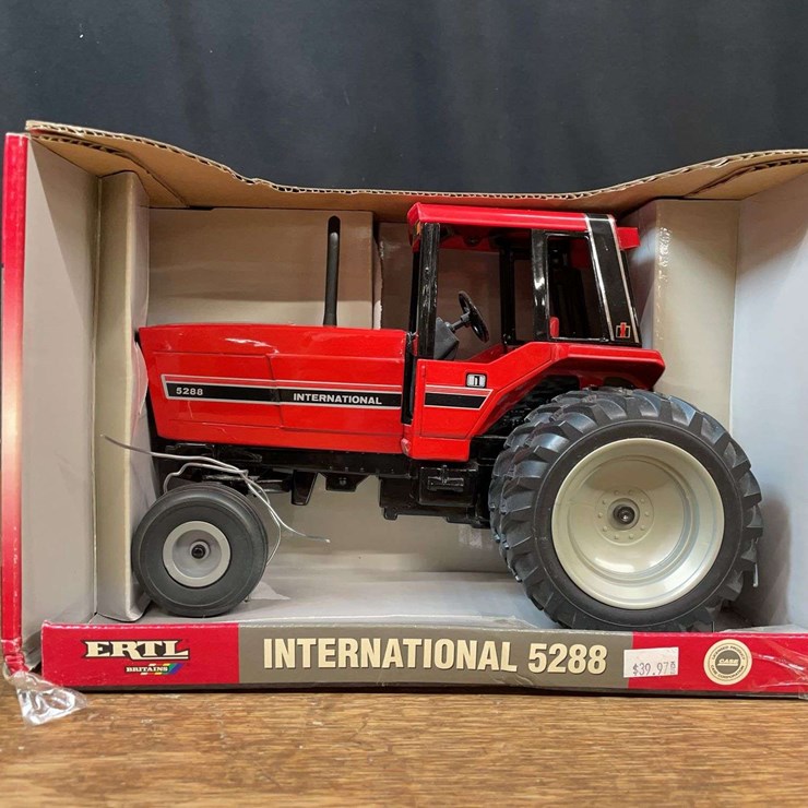 1/16 IH 5288 NIB Ertl
