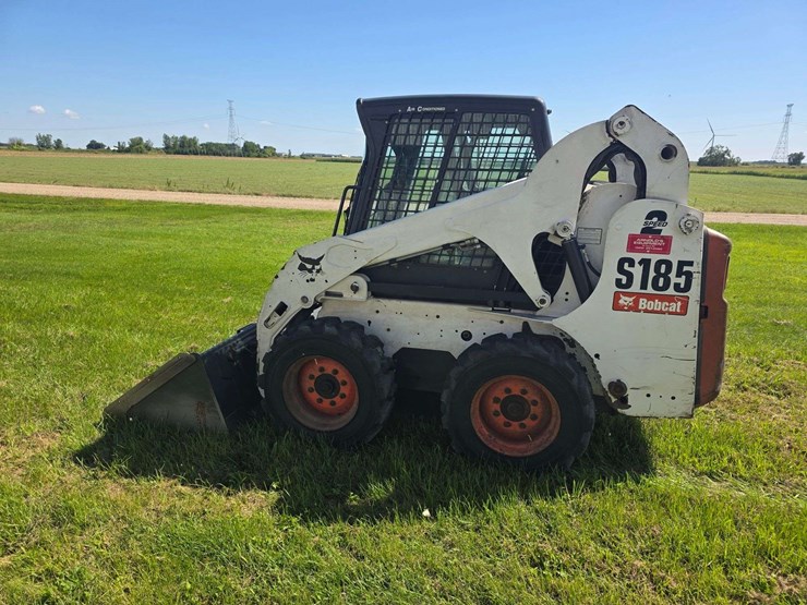 2010-bobcat-s185-image-12