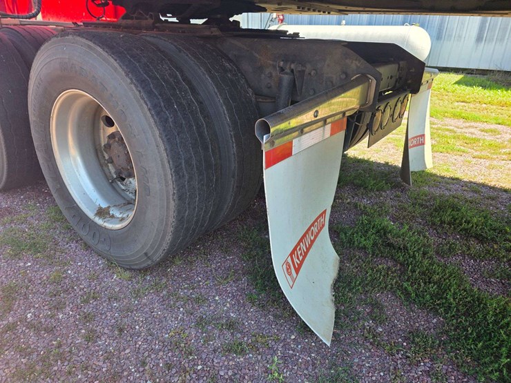 2013-kenworth-t660-image-18