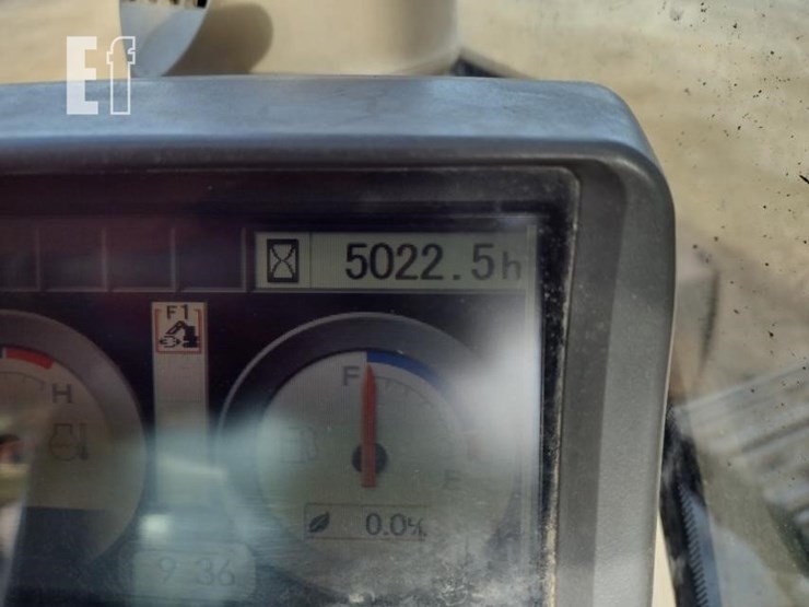 2010-deere-120d-image-6
