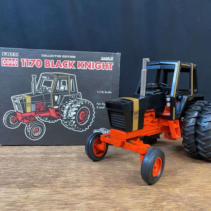 1/16 Case 1170 Black Knight Collector NIB Ertl