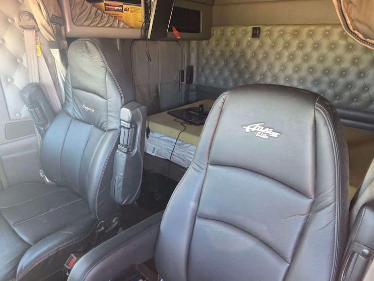 2013-kenworth-t660-image-34