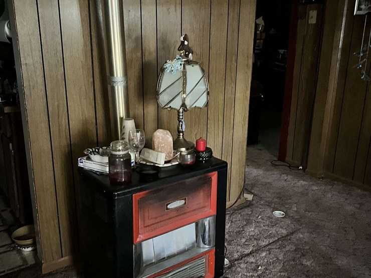contents-of-907-n.-870-st.-e.-image-16