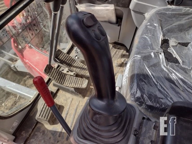2023-takeuchi-tb280fr-image-11