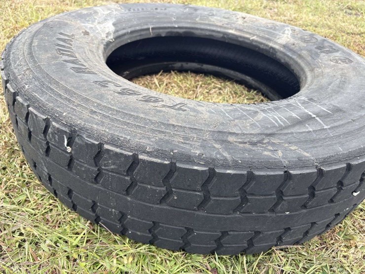 (1)-firestone-t663-11r22.5-tire,-used-image-1